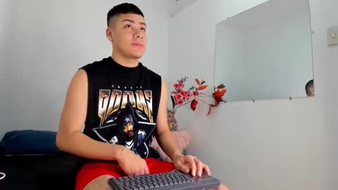 Snapshot of lucastorrez01 chatting on 21, 12, 2025 LUCAS TORREZ online show from 21, 12, 2025