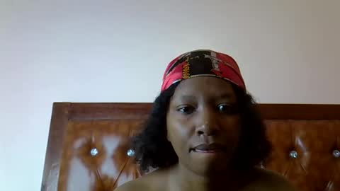Snapshot of luchia_nish chatting on 18, 12, 2025 Luchia online show from 18, 12, 2025