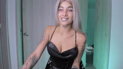 Veronica Rati    online show from 1, 1, 2025