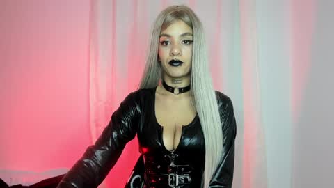 Veronica Rati    online show from 5, 2, 2025