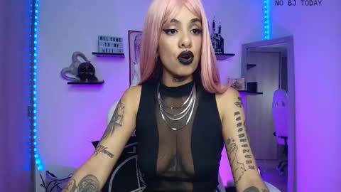 Snapshot of luci_fer_devil_1 chatting on 10, 10, 2025 Veronica Rati online show from 10, 10, 2025