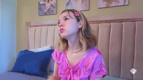 Snapshot of lucia_copper chatting on 28, 10, 2025 lucia_copper online show from 28, 10, 2025