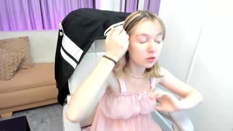 Snapshot of lucia_copper chatting on 4, 11, 2025 lucia_copper online show from 4, 11, 2025