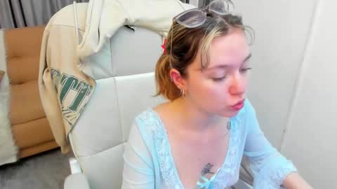 Snapshot of lucia_copper chatting on 4, 12, 2025 lucia_copper online show from 4, 12, 2025