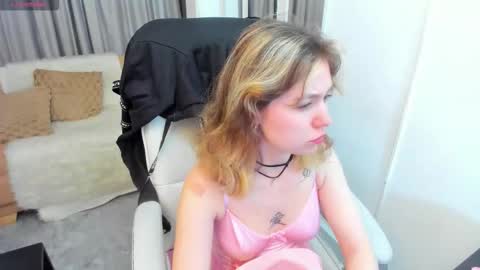 Snapshot of lucia_copper chatting on 15, 12, 2025 lucia_copper online show from 15, 12, 2025