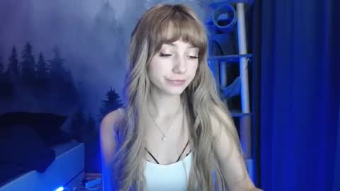 Snapshot of luciacam20 chatting on 17, 12, 2024 Lucy online show from 17, 12, 2024