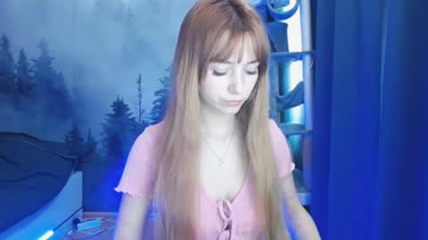 Snapshot of luciacam20 chatting on 4, 1, 2025 Lucy online show from 4, 1, 2025