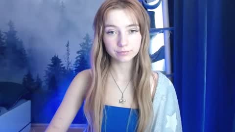 Snapshot of luciacam20 chatting on 7, 1, 2025 Lucy online show from 7, 1, 2025