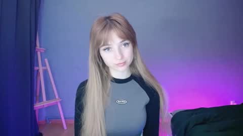 Snapshot of luciacam20 chatting on 4, 2, 2025 Lucy online show from 4, 2, 2025