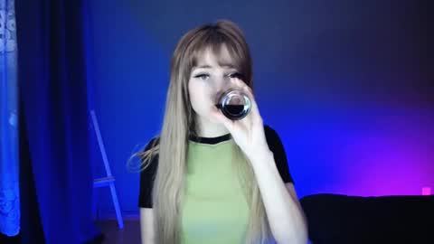 Snapshot of luciacam20 chatting on 19, 2, 2025 Lucy online show from 19, 2, 2025