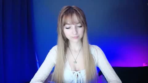 Snapshot of luciacam20 chatting on 28, 2, 2025 Lucy online show from 28, 2, 2025