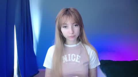 Snapshot of luciacam20 chatting on 2, 3, 2025 Lucy online show from 2, 3, 2025