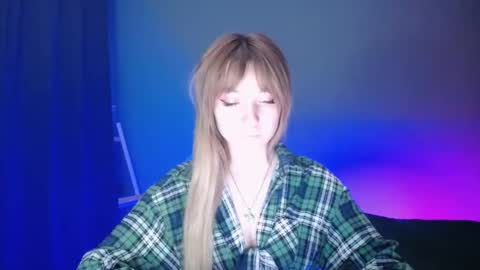 Snapshot of luciacam20 chatting on 10, 3, 2025 Lucy online show from 10, 3, 2025