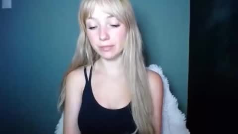 Snapshot of luciacam20 chatting on 11, 9, 2025 Lucy online show from 11, 9, 2025