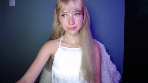 Snapshot of luciacam20 chatting on 12, 9, 2025 Lucy online show from 12, 9, 2025
