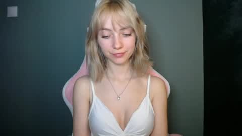 Snapshot of luciacam20 chatting on 8, 4, 2026 Lucy online show from 8, 4, 2026