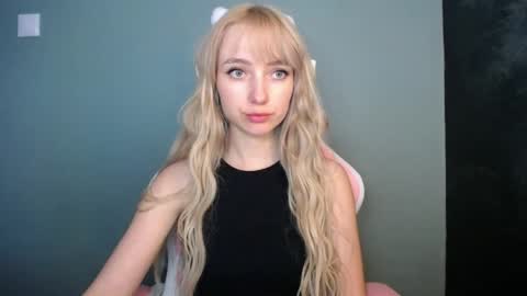 Snapshot of luciacam20 chatting on 9, 4, 2026 Lucy online show from 9, 4, 2026