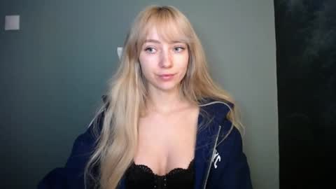 Snapshot of luciacam20 chatting on 15, 4, 2026 Lucy online show from 15, 4, 2026