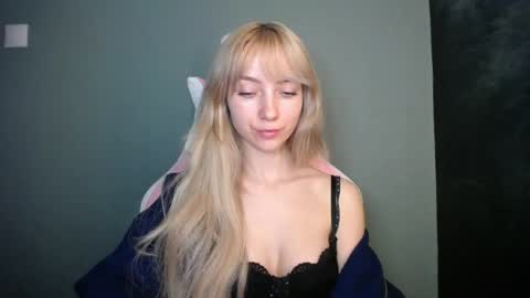 Snapshot of luciacam20 chatting on 15, 4, 2026 Lucy online show from 15, 4, 2026