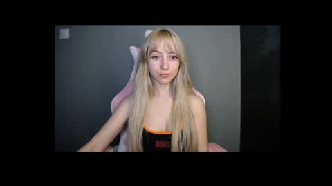 Snapshot of luciacam20 chatting on 16, 4, 2026 Lucy online show from 16, 4, 2026