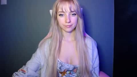 Snapshot of luciacam20 chatting on 17, 4, 2026 Lucy online show from 17, 4, 2026
