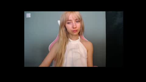 Snapshot of luciacam20 chatting on 19, 4, 2026 Lucy online show from 19, 4, 2026