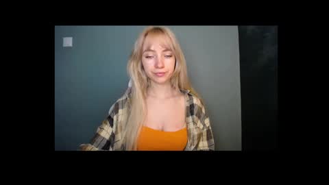 Snapshot of luciacam20 chatting on 20, 4, 2026 Lucy online show from 20, 4, 2026