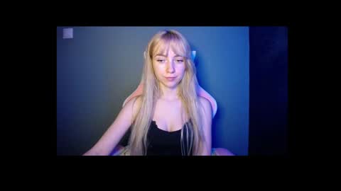 Snapshot of luciacam20 chatting on 23, 4, 2026 Lucy online show from 23, 4, 2026