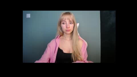 Snapshot of luciacam20 chatting on 27, 4, 2026 Lucy online show from 27, 4, 2026