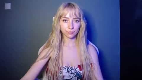 Snapshot of luciacam20 chatting on 27, 4, 2026 Lucy online show from 27, 4, 2026