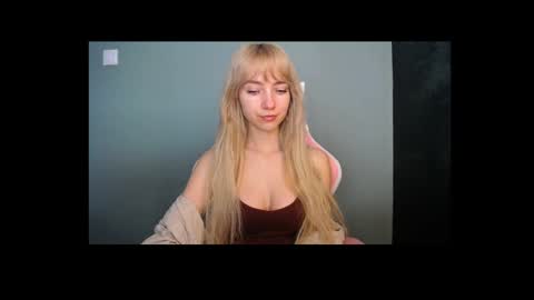 Snapshot of luciacam20 chatting on 28, 4, 2026 Lucy online show from 28, 4, 2026