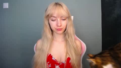 Snapshot of luciacam20 chatting on 6, 5, 2026 Lucy online show from 6, 5, 2026