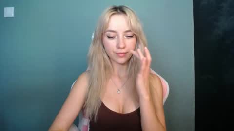 Snapshot of luciacam20 chatting on 23, 6, 2026 Lucy online show from 23, 6, 2026