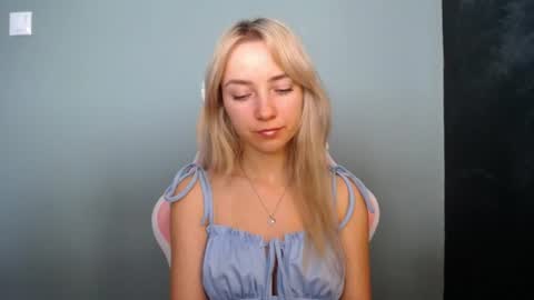 Snapshot of luciacam20 chatting on 24, 6, 2026 Lucy online show from 24, 6, 2026