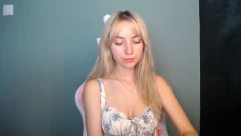 Snapshot of luciacam20 chatting on 26, 6, 2026 Lucy online show from 26, 6, 2026