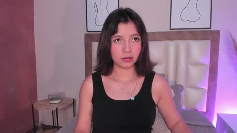 Snapshot of luciaferrero chatting on 8, 10, 2025 LuciaFerrero online show from 8, 10, 2025