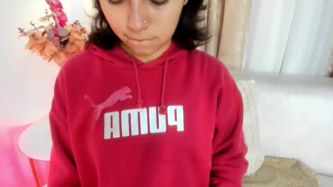 Snapshot of luciaferrero chatting on 14, 10, 2025 LuciaFerrero online show from 14, 10, 2025