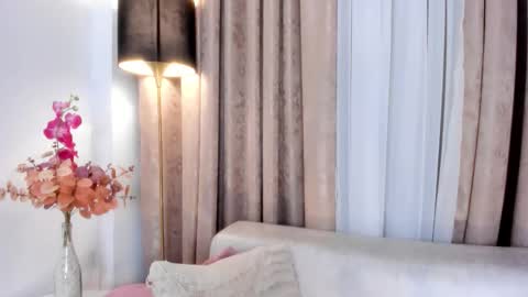 Snapshot of luciaferrero chatting on 15, 10, 2025 LuciaFerrero online show from 15, 10, 2025