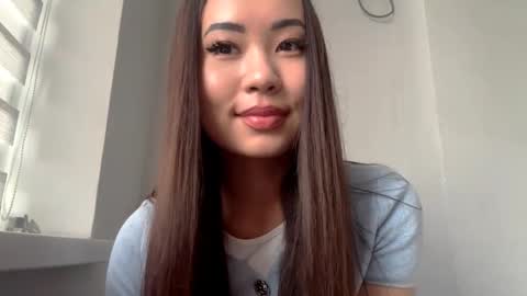 Snapshot of lucialostroh chatting on 22, 9, 2025 Kira online show from 22, 9, 2025