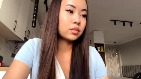 Snapshot of lucialostroh chatting on 13, 10, 2025 Kira online show from 13, 10, 2025