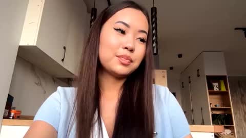 Snapshot of lucialostroh chatting on 15, 10, 2025 Kira online show from 15, 10, 2025