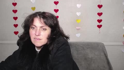 LuciaMi online show from 28, 2, 2025