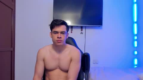Snapshot of lucian_gomez chatting on 1, 10, 2025 Lucian Gomez online show from 1, 10, 2025