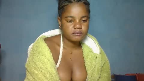 Snapshot of luciana012 chatting on 21, 9, 2025 luciana012 online show from 21, 9, 2025