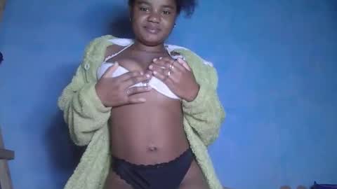 Snapshot of luciana012 chatting on 23, 9, 2025 luciana012 online show from 23, 9, 2025