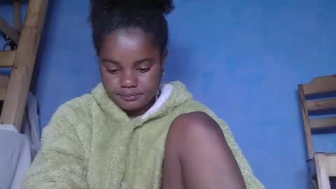 Snapshot of luciana012 chatting on 6, 10, 2025 luciana012 online show from 6, 10, 2025