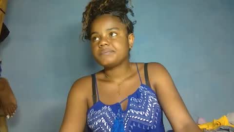 Snapshot of luciana012 chatting on 8, 10, 2025 luciana012 online show from 8, 10, 2025