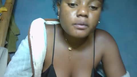 Snapshot of luciana012 chatting on 20, 10, 2025 luciana012 online show from 20, 10, 2025