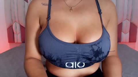 Snapshot of luciana_jam_ chatting on 12, 9, 2025 instagram luciana417  online show from 12, 9, 2025