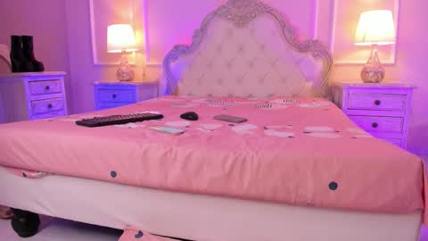    online show from 18, 10, 2025